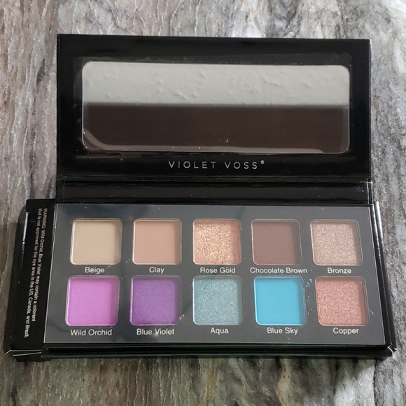 Violet Voss Essentials 2 Palette - Picture 3 of 3